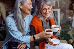 Zadbaj o więzi, a zadbasz o emocje i opóźnisz demencję. Rozmowa z przyjaciółką to najprostsza terapia