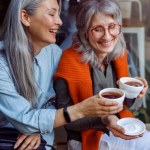 Zadbaj o więzi, a zadbasz o emocje i opóźnisz demencję. Rozmowa z przyjaciółką to najprostsza terapia