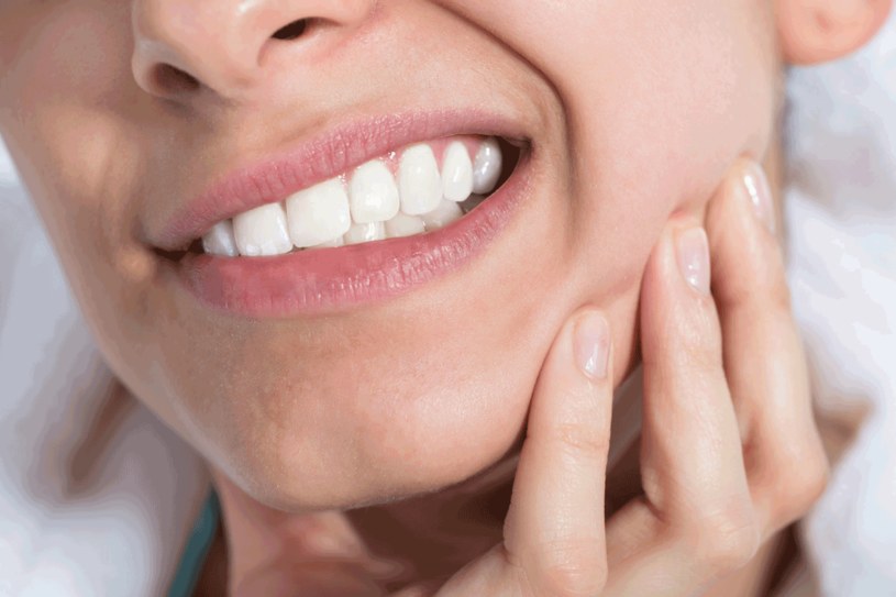 Zadbaj o zęby i dziąsła /123RF/PICSEL