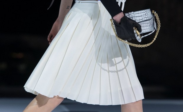 Zadbajcie o nogi! To zalecenie paryskich dyktatorów mody!