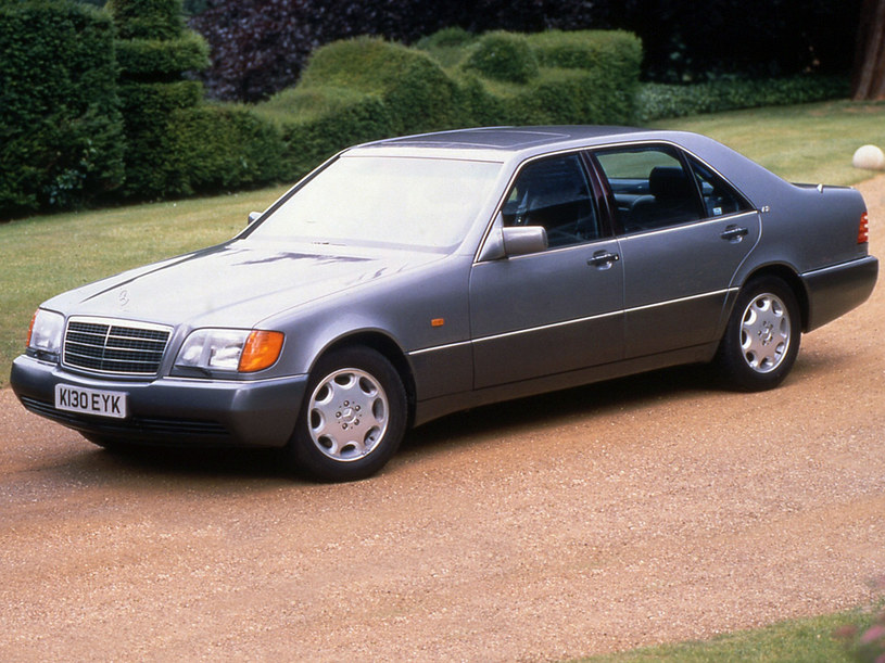 Zadebiutował w 1991 r. z monstrualnym silnikiem 6.0 V12 408 KM (oznaczenie 600 SEL). Potem moc spadła do 394 KM. /Mercedes