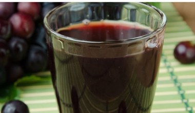 Żaden pomarańczowy czy jabłkowy. Ten sok najlepiej chroni serce, buduje odporność i zwalcza infekcje