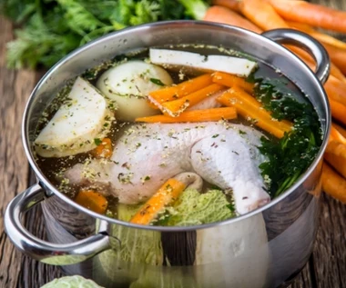 Żadne kostki czy inne wzmacniacze smaku. Do rosołu używaj przyprawy, która wynosi jego smak na wyższy poziom