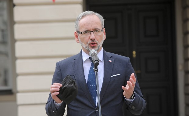 "Żadnych zapisów". Niedzielski o przyjmowaniu 2. dawki szczepionki na wakacjach