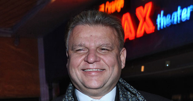 Zadowolony Jacek Samojłowicz na premierze "Kac Wawa". Teraz nie jest mu już pewnie do śmiechu... /Andras Szilagyi /MWMedia