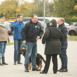 Zadowolony Kamil Durczok na spacerze z żoną i psem. Spotkał się z dziennikarzami "Faktów"!