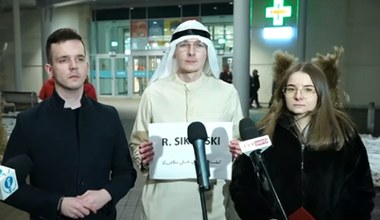 Zadrwili z Radosława Sikorskiego. "Przyjechałem na wezwanie szejka"