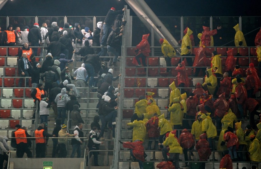 Zadyma podczas meczu Legia Warszawa - Jagiellonia Białystok /Bartłomiej Zborowski /PAP