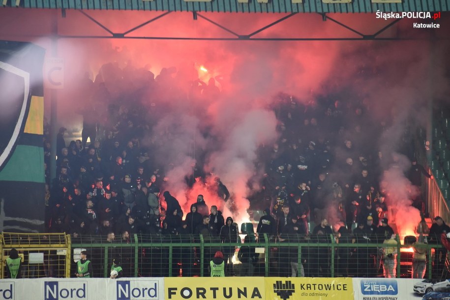 Zadyma w czasie meczu GKS Katowice /Śląska policja /Policja