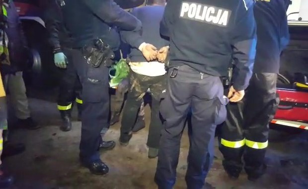 Zadymili cały budynek, ujawnili poszukiwanego