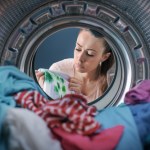 Zafarbowały ci ubrania? To nie koniec świata. Uratuje je kuchenna przyprawa