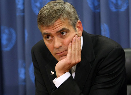 Zafrasowany George Clooney /AFP