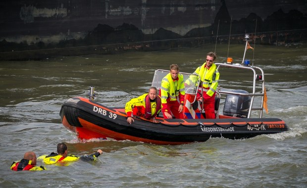 Zagadka na łodzi: Znana autorka kryminałów zamordowana