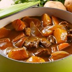 ​Zagęszczasz gulasz mąką? Makłowicz twierdzi, że to największy kulinarny grzech