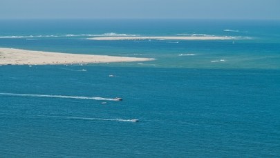"Zaginął" w czasie kąpieli w oceanie. Znaleziono go na... dworcu