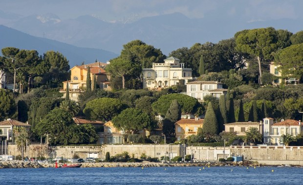 Zaginiony w Paryżu turysta odnaleziony na Francuskiej Riwierze. Nie wie, co się z nim działo