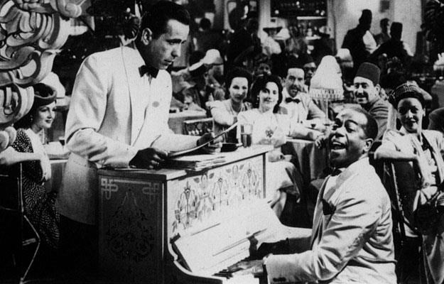 "Zagraj to jeszcze raz, Sam" - jedno z najsłynniejszych zdań w filmie "Casablanca" /materiały prasowe