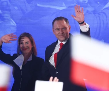Zagraniczna agencja o wygranej Nawrockiego. "Pogłębia niepewność"