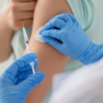 grypa Zagrożenie pandemią ptasiej grypy realne? Pierwsi ochotnicy otrzymali szczepionkę
