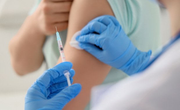 Zagrożenie pandemią ptasiej grypy realne? Pierwsi ochotnicy otrzymali szczepionkę