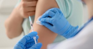 Zagrożenie pandemią ptasiej grypy realne? Pierwsi ochotnicy otrzymali szczepionkę