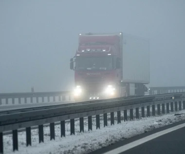 Zagrożenie w pogodzie. Trzeba uważać na drogach