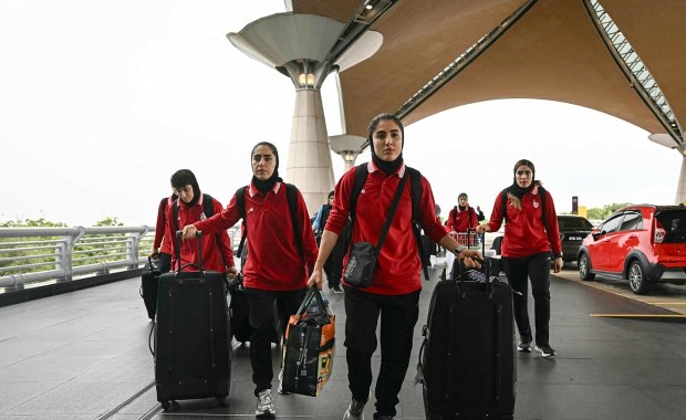 Zagrożono ich rodzinom? Piłkarki wróciły do Iranu