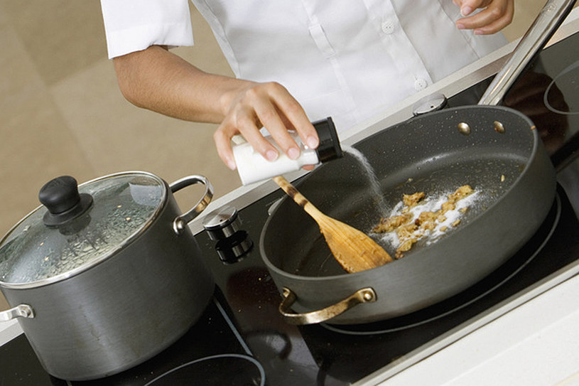 Zainwestuj w nowe naczynia. Skrócą czas twojej pracy i sprawią, że gotowanie stanie się przyjemniejsze /© Photogenica