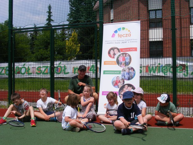 Zajęcia tenisowe dla dzieci niepełnosprawnych (fot. Stowarzyszenie Tęcza w Krakowie) /Materiały prasowe