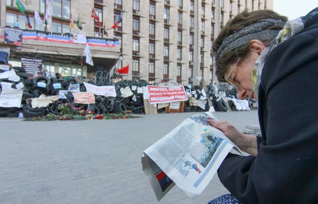 Zajęty przez separatystów budynek Doniecku na Ukrainie /PHOTOMIG /PAP/EPA