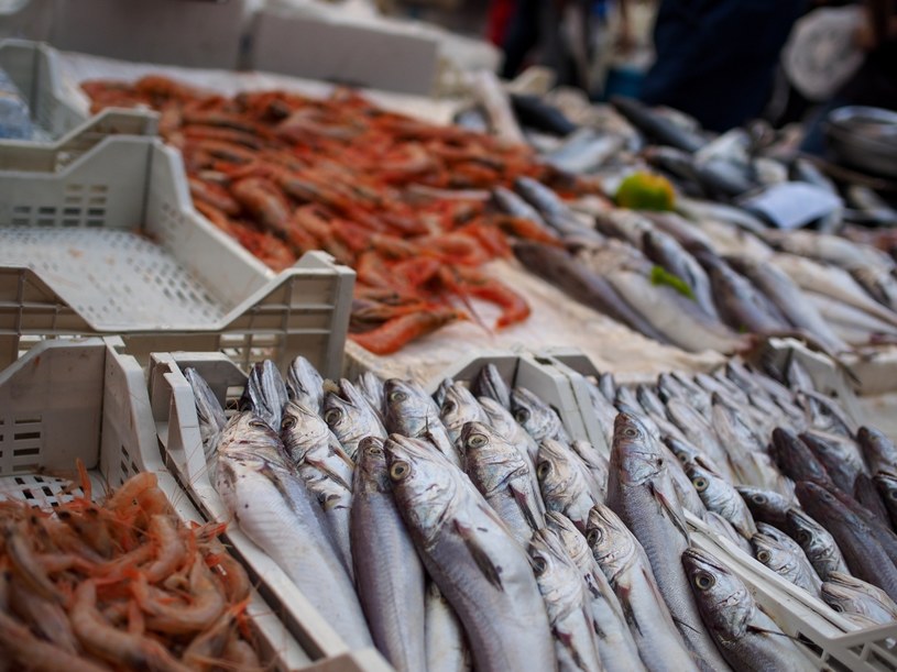 Zakaz handlu w niedziele nie obejmuje sprzedaży świeżych ryb. /123RF/PICSEL