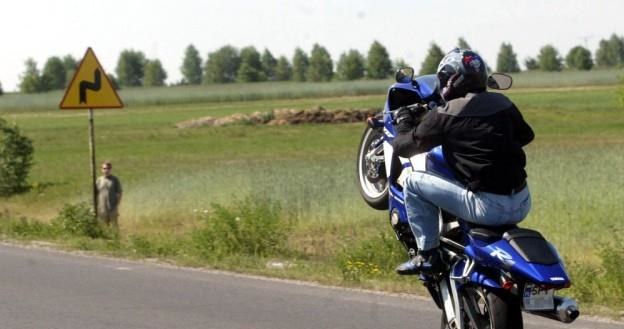 Zakaz jazdy motocyklem nie oznacza zakazu jazdy samochodem / Fot: Piotr Gajek /Agencja SE/East News