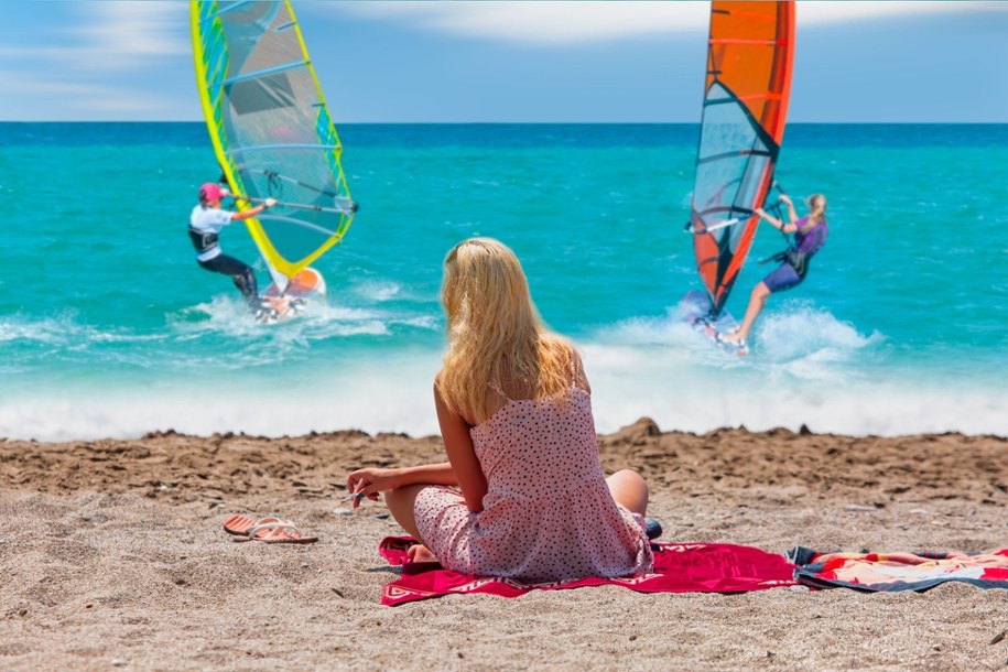 Zakaz palenia papierosów na plaży w Hiszpanii. Jest nowa ustawa antynikotynowa /Shutterstock