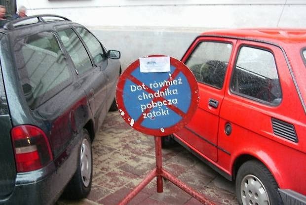 Zakaz parkowania? No i co z tego? /INTERIA.PL