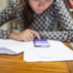 Zakaz smartfonów w austriackich i fińskich szkołach. Dyskusje w Polsce