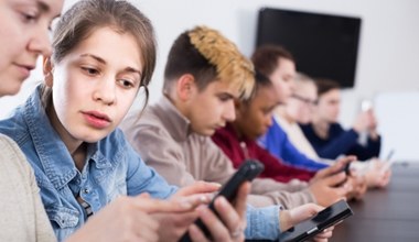 Zakaz smartfonów w szkołach coraz bliżej. MEN szykuje ustawę