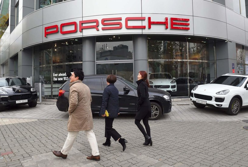 Zakaz sprzedaży aut w Korei Południowej jest dużym ciosem dla producentów /AFP
