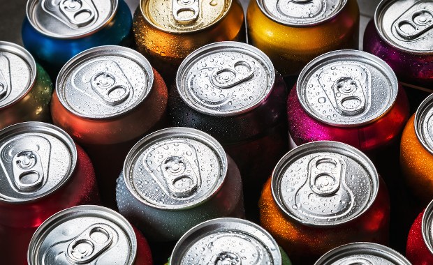 Zakaz sprzedaży energetyków młodzieży. Bielan zapowiada projekt