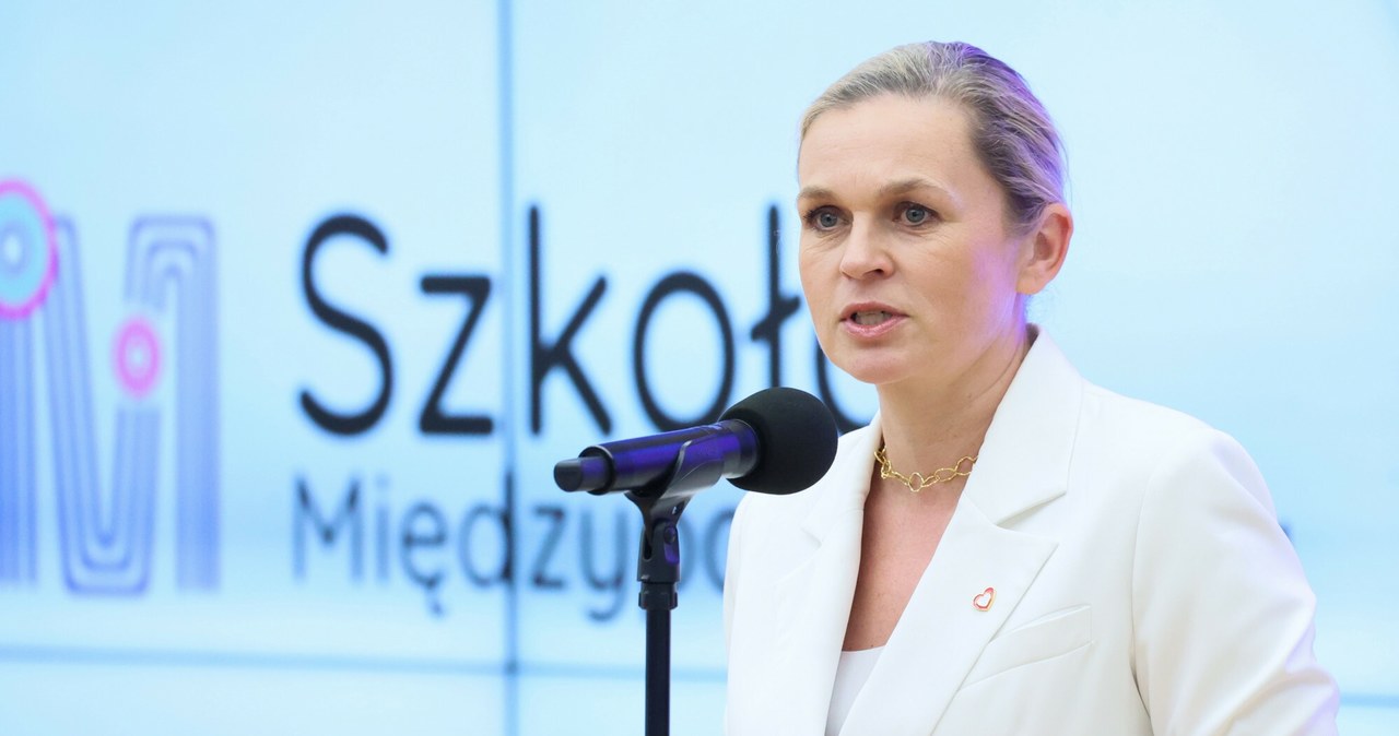 Zakaz używania telefonów w szkołach /Wojciech Olkusnik/East News /East News
