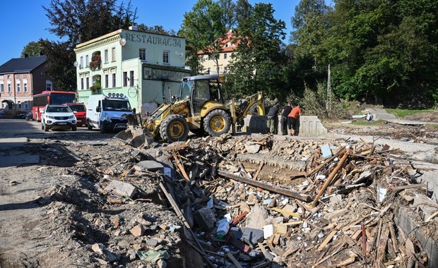 "Zakaz wejścia". Zdewastowane domy, padające biznesy, czyli Lądek-Zdrój po powodzi