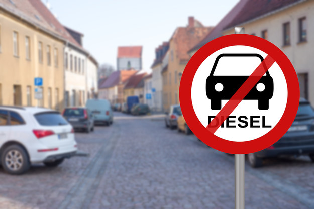 Zakaz wjazdu dla starych dieslów wprowadzono w wielu europejskich miastach /shutterstock /