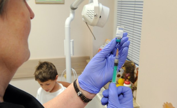 Zakaz wstępu do szkoły dla nieszczepionych uczniów