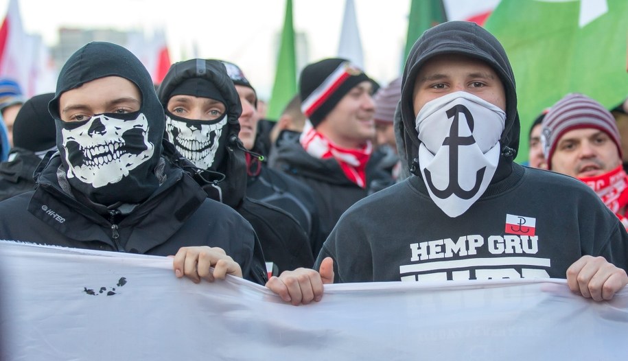 Zakaz zasłaniania twarzy to efekt burdy 11 listopada w Warszawie /Paweł Kula /PAP