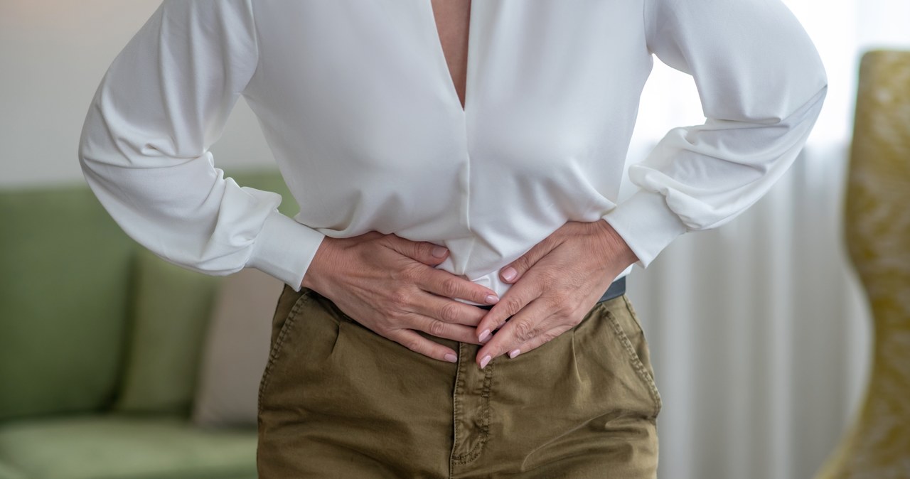 Zakażenie H. pylori możliwe jest m.in. przez ślinę i picie z jednej szklanki. Powodują wrzody /123RF/PICSEL