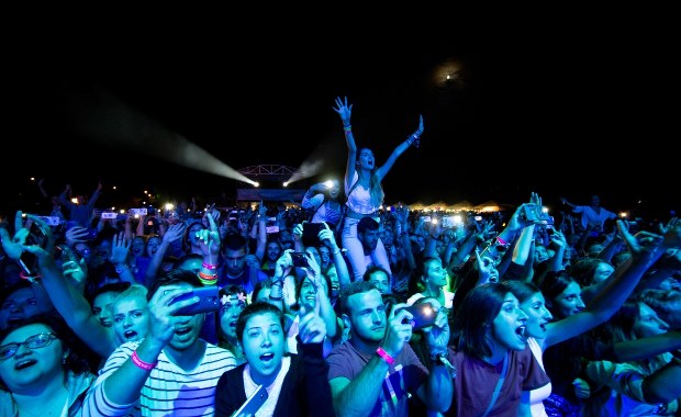 Zakażony Omikronem na koncercie. 1600 osób do przetestowania