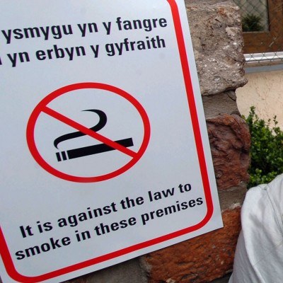 Zakazy palenia w mieszkaniach są popierane przez władze federalne /AFP