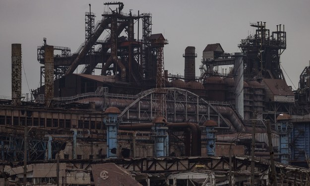 Zakład Azowstal w Mariupolu na zdjęciu z 7 grudnia 2022 r. /Sergei Ilnitsky /PAP/EPA