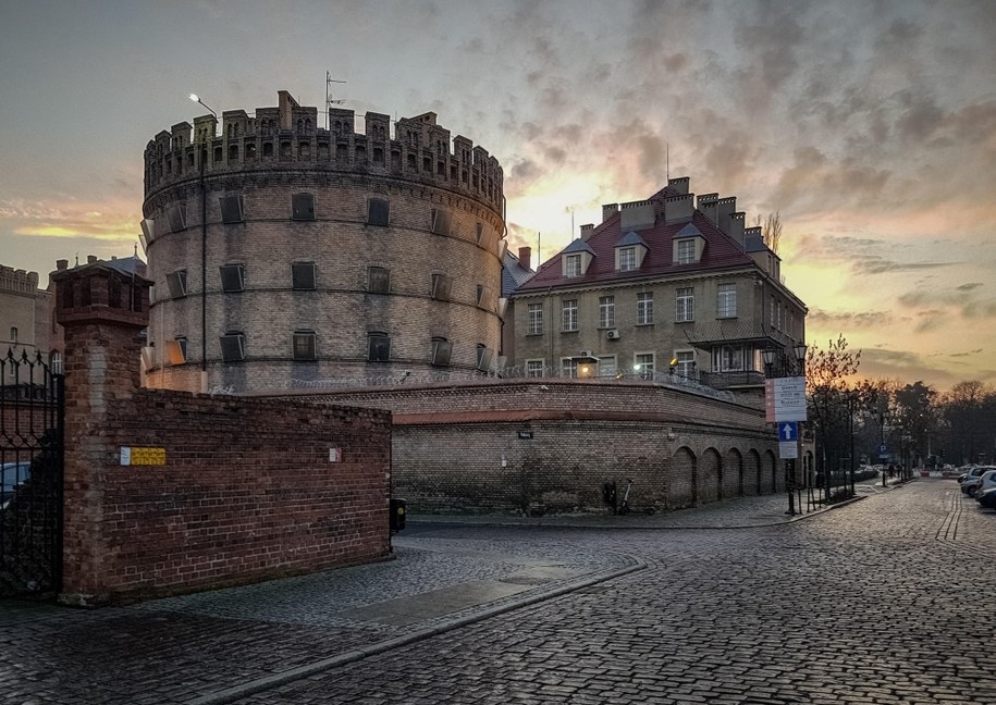 Zakład Karny i Sąd Rejonowy w Toruniu /Archiwum Kalbar /PAP