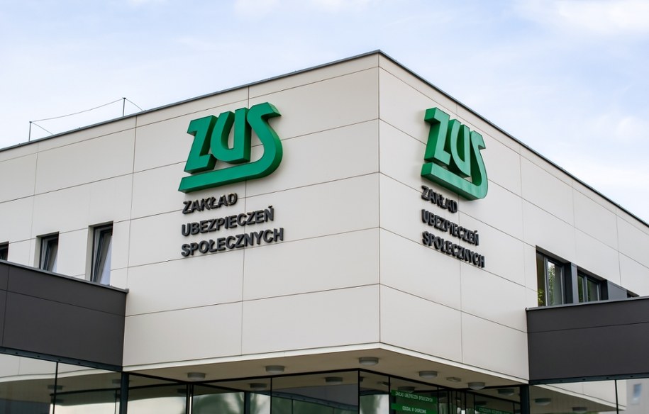 Zakład Ubezpieczeń Społecznych w Katowicach /Shutterstock