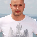 Zakochał się w niej od pierwszego wejrzenia. Kim jest żona znanego aktora?